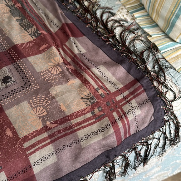 Silk vintage scarf 36” by 34” fringed tasseled hemlines all around - Picture 14 of 17